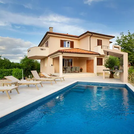 Apartamento Lucas With Private Pool Županje