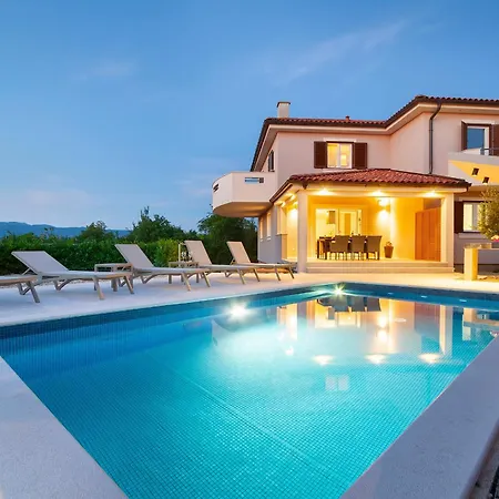 Lucas With Private Pool Apartamento *