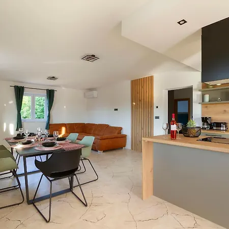 Apartamento Lucas With Private Pool