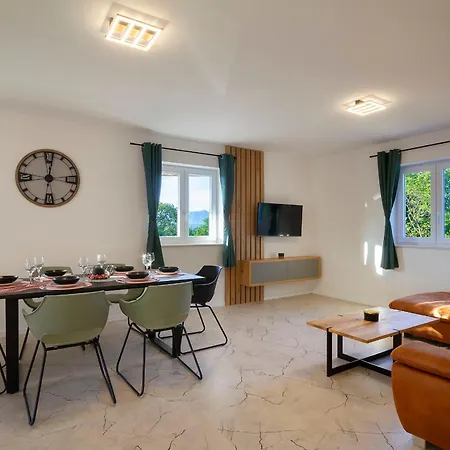 Lucas With Private Pool *