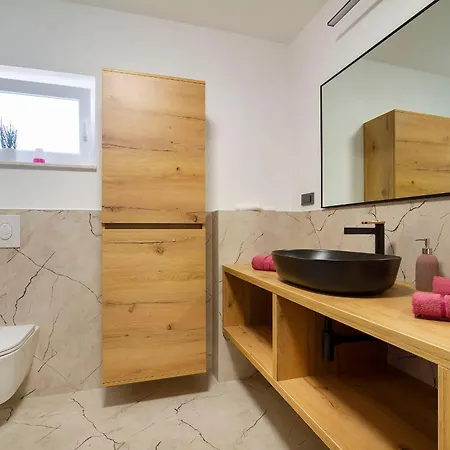 Lucas With Private Pool *