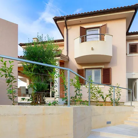 Lucas With Private Pool * Županje