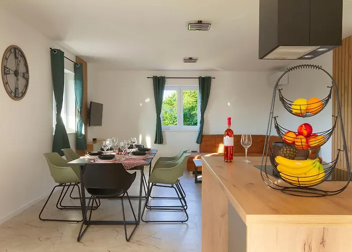 Apartament Lucas With Private Pool Županje