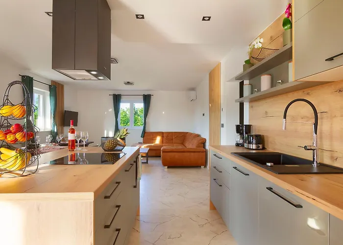 Lucas With Private Pool Apartament Županje