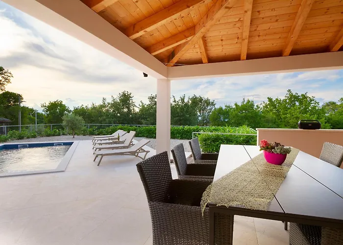 Lucas With Private Pool