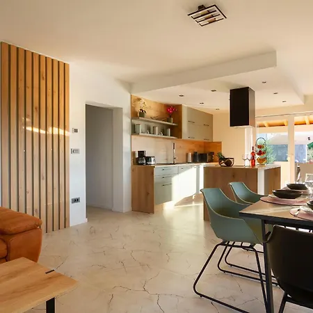 Lucas With Private Pool Apartamento