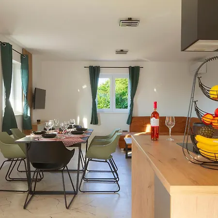 Apartamento Lucas With Private Pool Županje