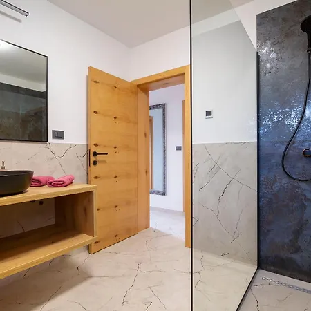 Apartamento Lucas With Private Pool Županje