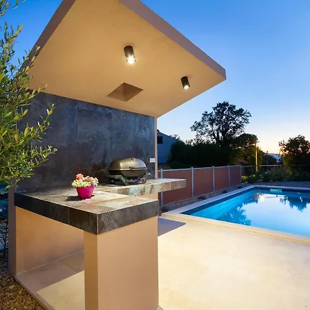 Lucas With Private Pool