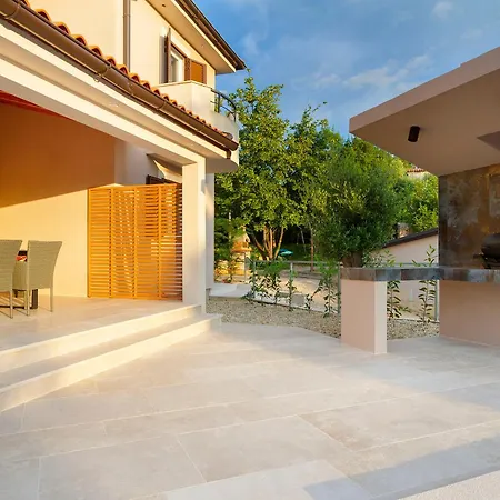 Apartment Lucas With Private Pool