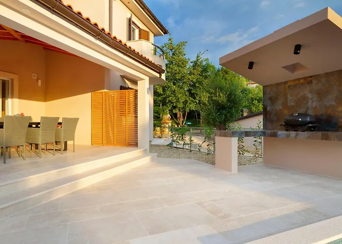 Διαμέρισμα Lucas With Private Pool