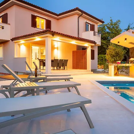 Διαμέρισμα Lucas With Private Pool *