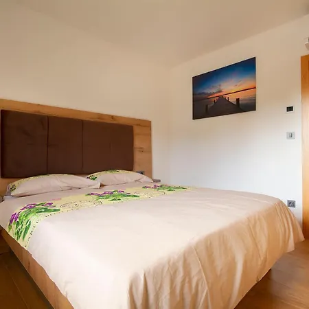 Lucas With Private Pool Διαμέρισμα *