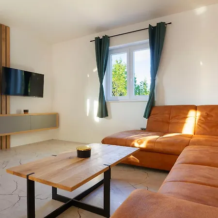 Lucas With Private Pool Županje