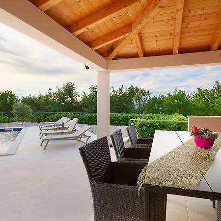 Lucas With Private Pool