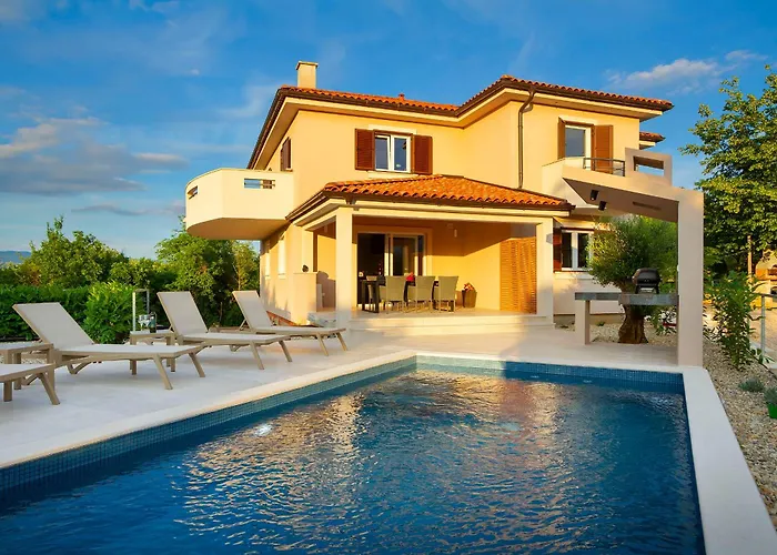 Appartement Lucas With Private Pool Županje