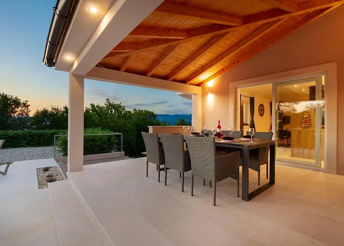 Lucas With Private Pool