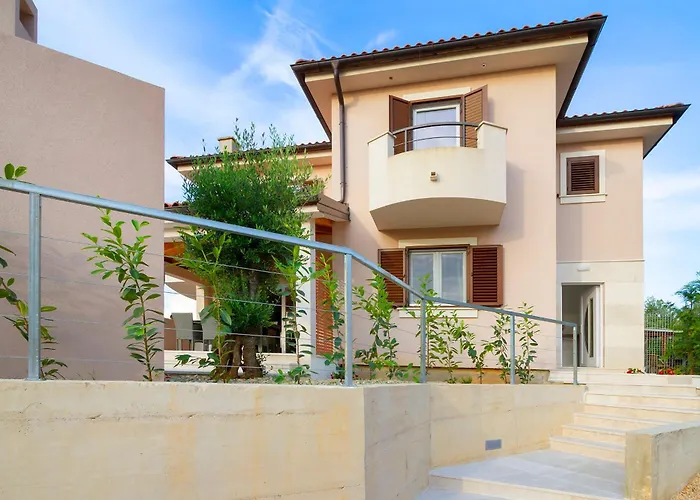 Lucas With Private Pool * Županje